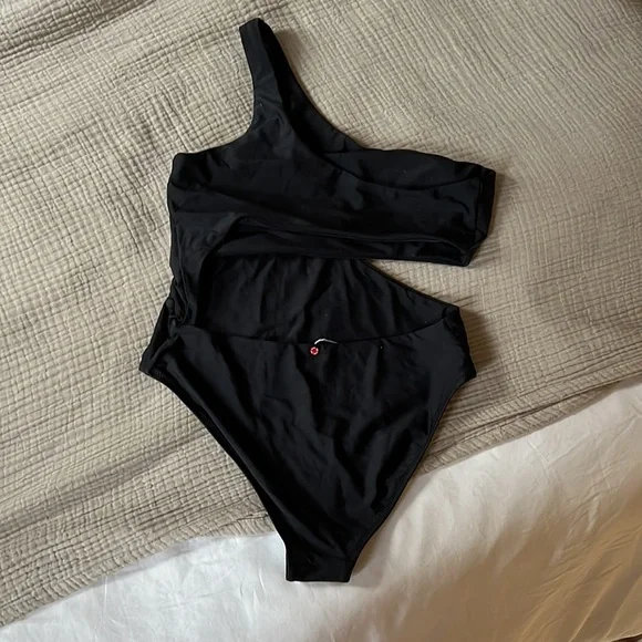 Red Carter Black One Piece Swimsuit one shoulder asymmetrical size L - Picture 6 of 6